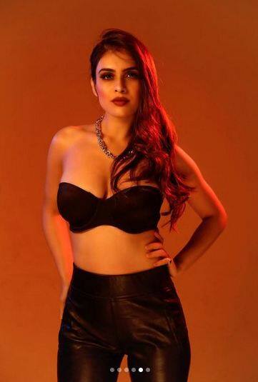 ਹਾਲ ਹੀ 'ਚ ਅਦਾਕਾਰਾ ਨੇਹਾ ਮਲਿਕ ਨੇ ਆਪਣੇ ਲੇਟੈਸਟ ਲੁੱਕ ਦੀਆਂ ਤਸਵੀਰਾਂ ਇੰਸਟਾਗ੍ਰਾਮ 'ਤੇ ਪੋਸਟ ਕੀਤੀਆਂ ਹਨ, ਜਿਸ 'ਚ ਉਸ ਦੀ ਹੌਟਨੈੱਸ ਨੂੰ ਦੇਖ ਕੇ ਪ੍ਰਸ਼ੰਸਕ ਉਸ ਤੋਂ ਅੱਖਾਂ ਨਹੀਂ ਹਟਾ ਪਾ ਰਹੇ।