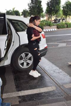 Nayanthara Kids: बच्चों का चेहरा छुपाती दिखीं नयनतारा, एयरपोर्ट पर फैमिल संग स्पॉट हुईं 'जवान' एक्ट्रेस, देखें फोटो