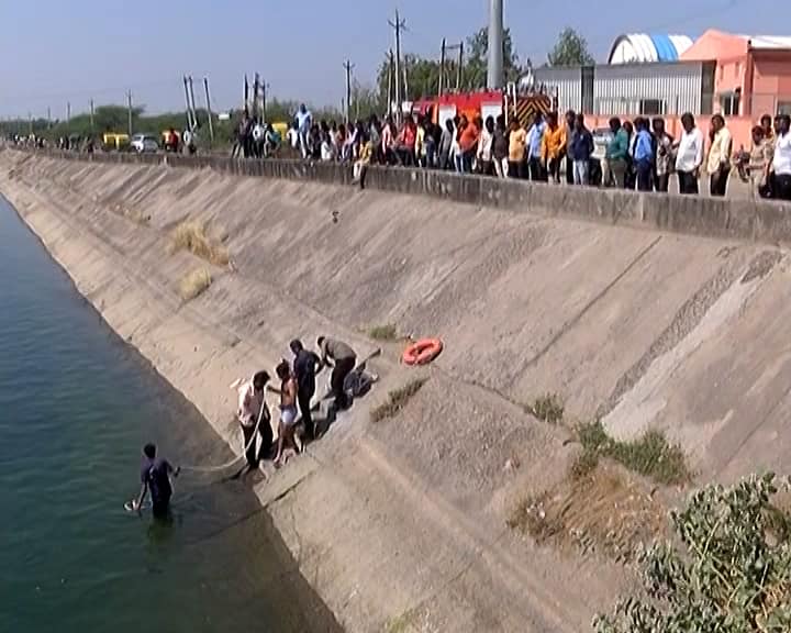 Two youths drowned in Ahmedabad's Dholka Sub Canal અમદાવાદની ધોળકા સબ કેનાલમાં ડૂબી જતા બે યુવકના મોત, એકની શોધખોળ યથાવત