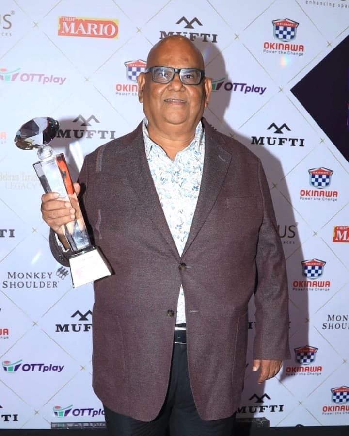 Satish Kaushik: महज 66 साल की उम्र में हिंदी सिनेमा के दिग्गज एक्टर सतीश कौशिक ने इस दुनिया को अलविदा कह दिया है. हार्ट अटैक से उनका निधन हो गया, जिसकी जानकारी अनुपम खेर ने सोशल मीडिया पर दी.
