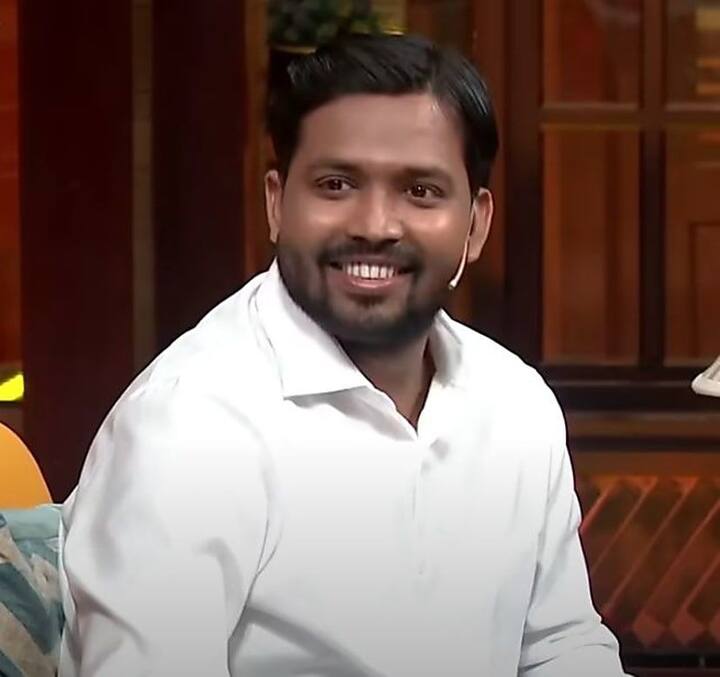 खान सर का असली नाम फैज़ल खान है. यह पटना के रहनेवाले हैं. खान सर के यूट्यूब पर मिलियंस में फॉलोवर्स हैं. खान सर अपने  यूट्यूब चैनल पर वीडियो डालते हैं तो वह वीडियो रातों-रात मिलियन व्यूज में चली जाती है. खान सर के पढ़ाने का तरीका कुछ ऐसा है जिससे छात्र बहुत ही जल्दी सीख जाते हैं. खान सर को पढ़ाने के लिए कई शिक्षण संस्था करोड़ों रुपए का ऑफर कर चुके है. लेकिन खान सर गरीबों की मदद करना चाहते हैं. खान सर गरीबों से फीस नहीं लेते हैं.