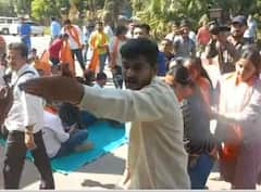 Vadodara: MS યુનિવર્સિટી ખાતે વિદ્યાર્થીઓનું આંદોલન બન્યું ઉગ્ર, ઓફીસનો દરવાજો તૂટ્યો, એક વિદ્યાર્થિની બેભાન