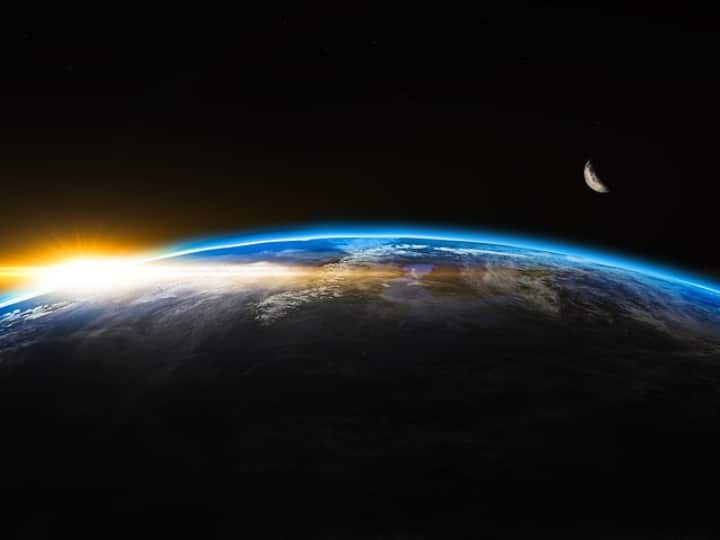 जानकारी के मुताबिक, Earth पर 326 मिलियन ट्रिलियन गैलन से भी ज्यादा पानी मौजूद है. इस पानी का सिर्फ करीब तीन फीसदी ही पीने योग्य है.