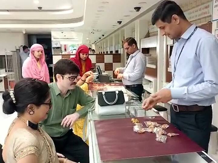 अर्थसंकल्पानंतरच्या काळाचा विचार केला तर सोन्याच्या दरात सातत्याने दर वाढ झाली असल्याचं पाहायला मिळाले होते.