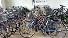 সবুজ সাথী প্রকল্পে সাইকেলের জন্য পড়ুয়াদের থেকে টাকা নেওয়ার অভিযোগ, হইচই ডোমজুড়ে