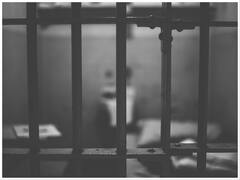 क्या जेल की सजा में दिन और रात को अलग-अलग गिना जाता है?