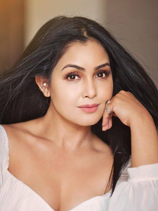 भाबीजी की अनपढ़ अंगूरी भाभी हैं इतनी पढ़ी-लिखीं