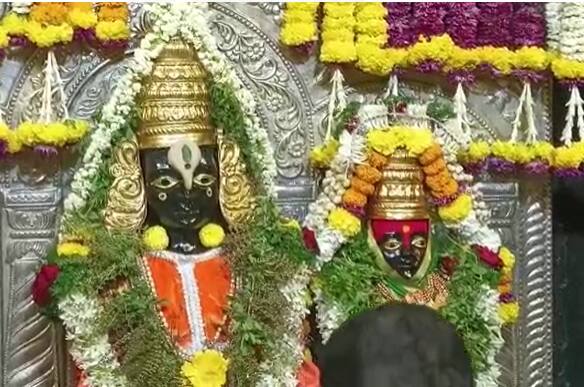 मंदिराला आकर्षक सजावट करण्यात आली आहे.