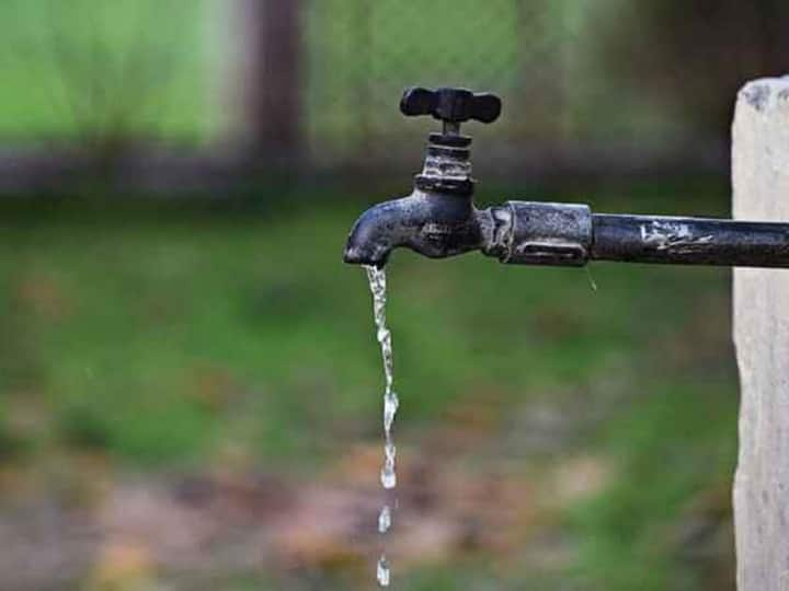 Chhatrapati Sambhajinagar Water supply disrupted again need to buy water through private tankers Aurangabad News maharashtra News छत्रपती संभाजीनगर शहरात पुन्हा पाणीपुरवठा विस्कळीत, खासगी टँकरद्वारे पाणी विकत घेण्याची वेळ