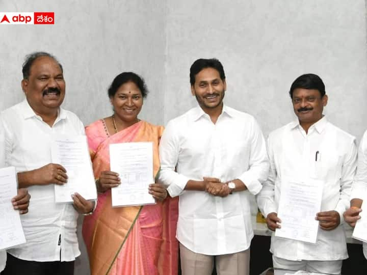 వైఎస్సార్ సీపీ ఎమ్మెల్సీ అభ్యర్థులకు సీఎం వైఎస్ జగన్ మోహన్ రెడ్డి బీ ఫారాలు అందజేశారు. అనంతరం అసెంబ్లీ కార్యాలయంలో అభ్యర్థులు నామినేషన్లు దాఖలు చేశారు.