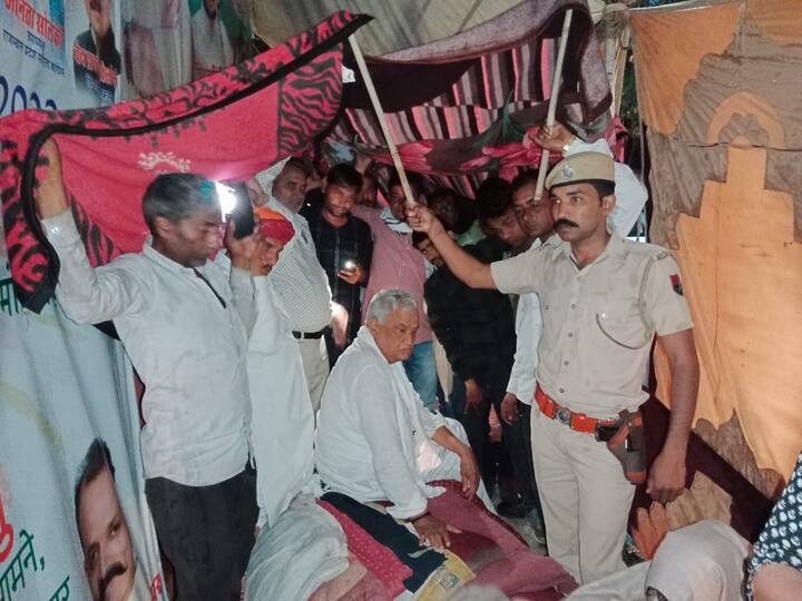 मुख्यमंत्री को चाहिए था कि मुलाकात कर हमारा दर्ज जानते. वीरांगनाओं ने देवर को नौकरी नहीं मिलने का दर्द बयां किया. उन्होंने कहा कि देवर को नौकरी दिलाने में क्या बुराई है. हम मुख्यमंत्री के बेटे की नौकरी नहीं छीन रहे हैं. किरोड़ी लाल मीणा ने कहा कि वीरांगनाएं 10 दिन से धरने पर बैठी हैं.