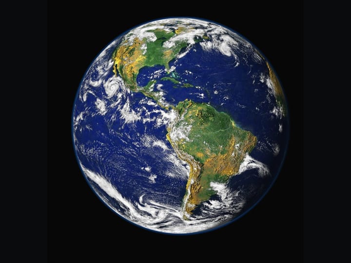 हमारे ग्रह को Earth नाम कैसे मिला? दरअसल, Earth एक अंग्रेजी/जर्मन शब्द है, जिसका हिंदी में मतलब होता है 'जमीन'. ये पुराने अंग्रेजी के शब्द 'eor(th)e' और 'ertha' से मिलकर बना है. इस ग्रह नाम Earth 1000 साल से भी ज्यादा पुराना है.