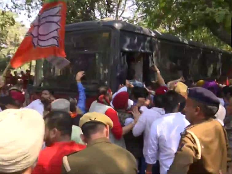 Police Detain BJP Workers Protesting Against Punjab Govt In Chandigarh Police Detain BJP Workers Protesting Against Punjab Govt In Chandigarh