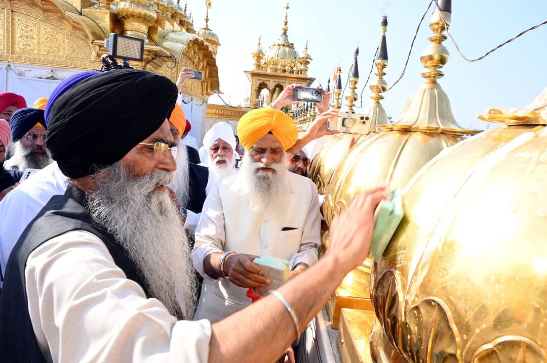 Gold washing service started at Sachkhand Sri Harmandir Sahib Amritsar News: ਸੱਚਖੰਡ ਸ੍ਰੀ ਹਰਿਮੰਦਰ ਸਾਹਿਬ ਵਿਖੇ ਸੋਨਾ ਧੁਆਈ ਦੀ ਸੇਵਾ ਸ਼ੁਰੂ