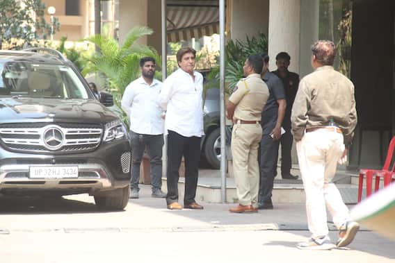 Satish Kaushik Death: सतीश कौशिक के अंतिम दर्शन के लिए पहुंच रहे सितारे, राज बब्बर-अनूप सोनी समेत ये सेलेब्स आए नजर Satish Kaushik Death: सतीश कौशिक के अंतिम दर्शन के लिए पहुंच रहे सितारे, राज बब्बर-अनूप सोनी समेत ये सेलेब्स आए नजर