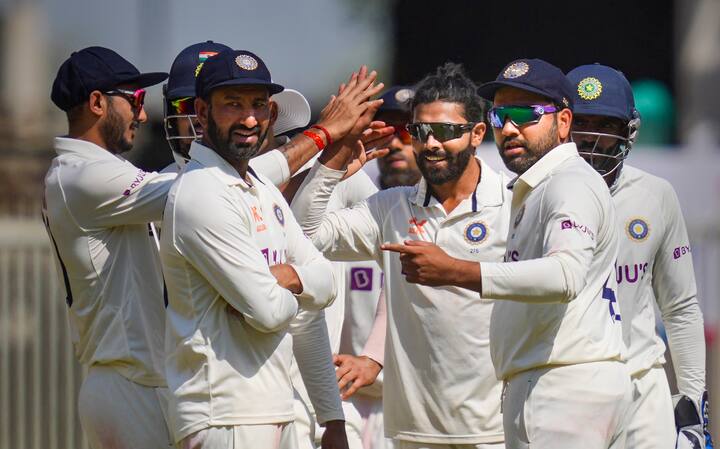 पहिल्या दिवसाचा खेळ थांबला तेव्हा  कागांरुंनी 255 धावा करत केवळ 4 विकेट्सच गमावले आहेत.