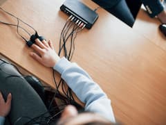 झूठ पकड़ने वाली मशीन कैसे काम करती है? क्या पॉलीग्राफ टेस्ट हमेशा सही होता है?