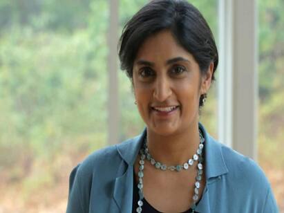 Indian Origin Professor Sues US College For Racial Discrimination Crime : இனவெறி...பாலின பாகுபாடு...அமெரிக்க கல்லூரியில் அதிர்ச்சி... சட்ட போராட்டத்தில் இறங்கிய இந்திய வம்சாவளி பேராசிரியை..!