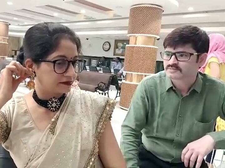 सोन्याचे दर कमी झाल्याने सोने खरेदी करु पाहणाऱ्या ग्राहकांना ही संधी वाटू लागल्याने त्यांचा खरेदीकडे कल वाढला असल्याचं सोने व्यावसायिकांनी म्हटलं आहे.