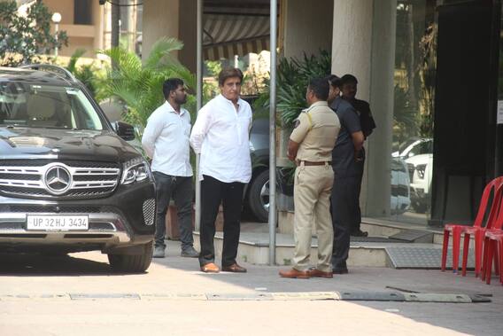 Satish Kaushik Death: सतीश कौशिक के अंतिम दर्शन के लिए पहुंच रहे सितारे, राज बब्बर-अनूप सोनी समेत ये सेलेब्स आए नजर Satish Kaushik Death: सतीश कौशिक के अंतिम दर्शन के लिए पहुंच रहे सितारे, राज बब्बर-अनूप सोनी समेत ये सेलेब्स आए नजर