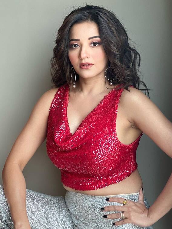 रेड क्रॉप टॉप पहन भोजपुरी क्वीन मोनालीसा ने ढाया कहर