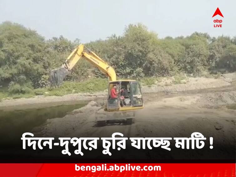 ABP Impact North 24 Parganas haroa land from bidtadhari river belt being theft in broad daylight North 24 Parganas Soil Theft Racket : হাড়োয়ায় বিদ্যাধরী নদীর ধার থেকে দিনে-দুপুরে চুরি যাচ্ছে মাটি !