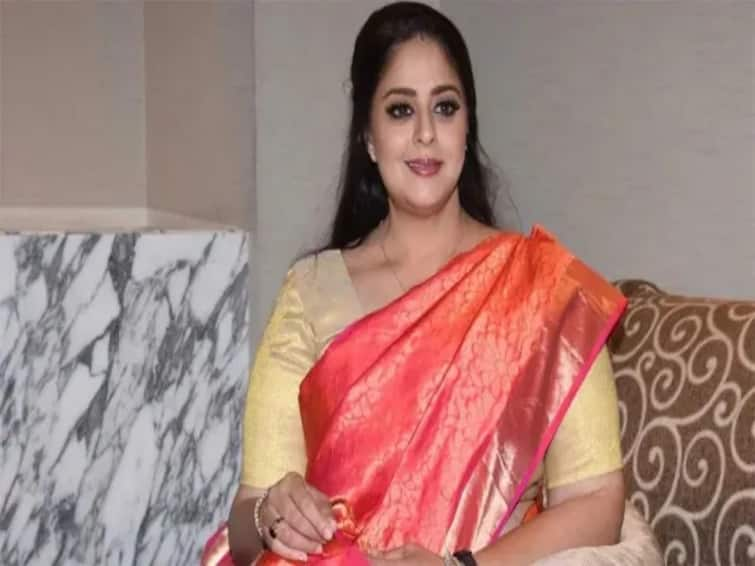 Crime actress nagma rupees 1 lakh in online frauds police investigate Actress Nagma : ஒரே ஒரு ஃபோன் கால்...ரூ.1 லட்சம் அபேஸ்...நேக்காக பேசி நடிகை நக்மாவிடம் பணம் பறித்த மர்ம கும்பல்...!