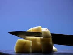 Cheesy Monacos Recipe: शाम के नाश्ते में बनाएं चीजी मोनाकोस, बच्चों को खूब आएगा पसंद