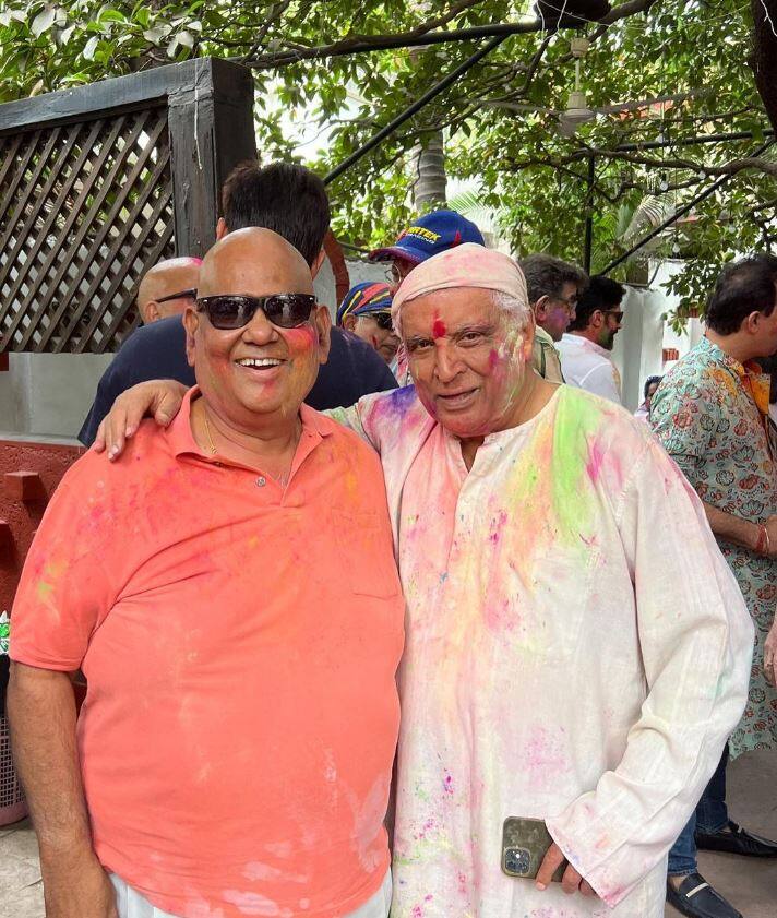 જેમાં તે રિચા ચઢ્ઢા, અલી ફઝલ, જાવેદ અખ્તર અને મહિમા ચૌધરી સાથે જોવા મળ્યા હતા. (તસવીર સૌજન્યઃ ટ્વિટર)