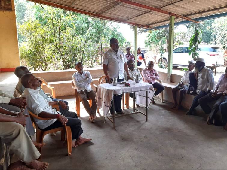 raju shetti visits meets at villege in shahuwadi taluka on march 21 strike at tehsil office shahuwadi Raju Shetti : या सरकारला जाब विचारु! राजू शेट्टी शाहूवाडी तालुक्यातील शेतकऱ्यांच्या भेटीला; 21 मार्चला तहसील कार्यालयावर धडक मोर्चा