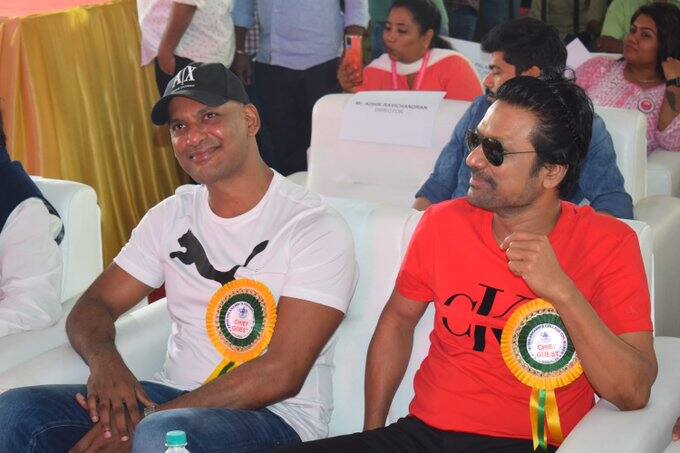 இந்த நிகழ்ச்சியில் நடிகர் விஷால் மற்றும் நடிகர் எஸ்.ஜே.சூரியா கலந்து கொண்டனர்