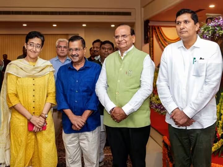 Delhi New Ministers: દિલ્હી સરકારમાં મંત્રી બન્યા સૌરભ ભારદ્વાજ અને આતિશી, જાણો બન્નેને કયા-કયા મળ્યા વિભાગ Delhi Ministers: app leader atishi and saurabh bhardwaj responsibility of delhi ministers in kejriwal cabinet Delhi New Ministers: દિલ્હી સરકારમાં મંત્રી બન્યા સૌરભ ભારદ્વાજ અને આતિશી, જાણો બન્નેને કયા-કયા મળ્યા વિભાગ