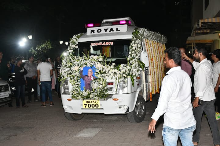 আসেন সলমন খান, রণবীর কপূর, নওয়াজউদ্দিন সিদ্দিকি থেকে তাবড় তারকারা। বিহ্বল বার্তা দেন অনিল কপূর।