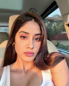 Janhvi Kapoor : ஜான்வி கபூரா இது..ப்ளாக் அண்ட் வைட் புகைப்படத்தில் பார்க்க ஸ்ரீ தேவி போல இருக்காங்களே!