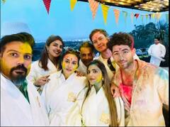 Holi 2023: પ્રીતિ ઝિન્ટાએ પ્રિયંકા ચોપરા સાથે રમી હોળી, જુઓ સુંદર તસવીરો