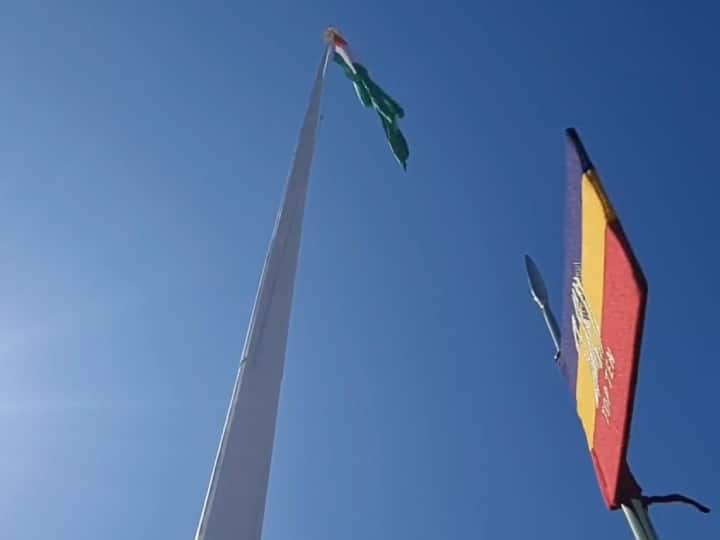 Indian National Flag: सेना ने जम्मू-कश्मीर के डोडा में 100 फुट की ऊंचाई पर फहराया तिरंगा, देखें वीडियो