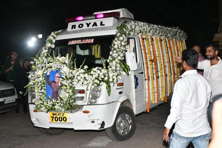 প্রয়াত অভিনেতাকে শ্রদ্ধা জানাতে ভিড় করেছিল কার্যত গোটা বলিউড।