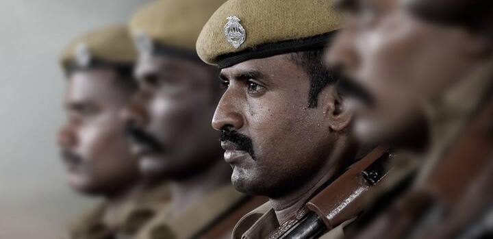 நகைச்சுவை கதாபாத்திரங்களில் நடித்து வந்த சூரி, இப்படத்தில் புதிய அவதாரம் எடுத்துள்ளார்.