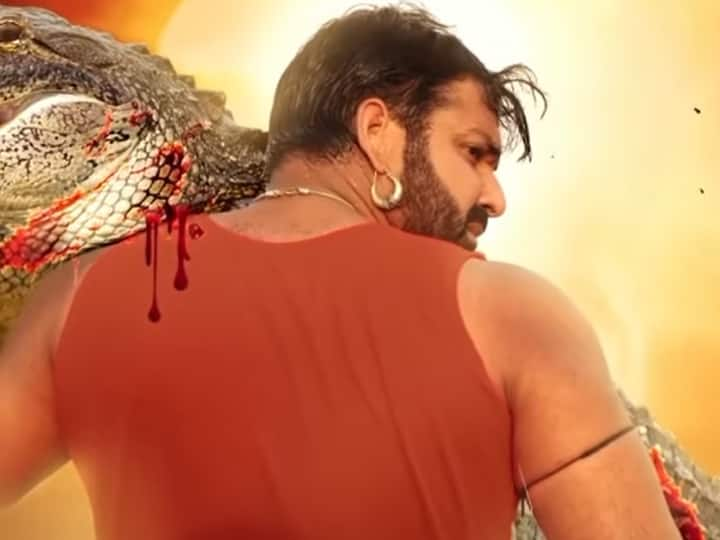 Pawan Singh Film: कंधे पर मगरमच्छ लिए नजर आए पवन सिंह, पैन इंडिया फिल्म 'हर हर गंगे' का मोशन पोस्टर हुआ आउट