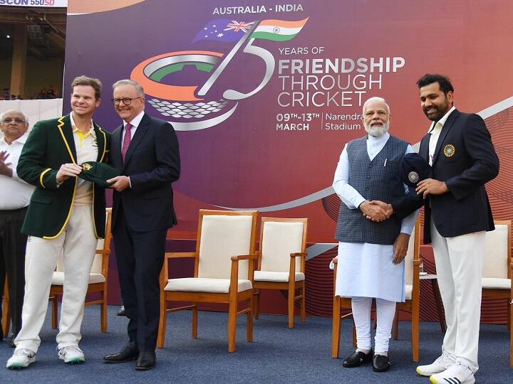 PM Modi and Australian PM Anthony Albanesen in Ahmedabad Test for 75 years of IND vs AUS Cricket Relations video IND vs AUS: अहमदाबाद टेस्ट से पहले कप्तान रोहित को प्रधानमंत्री मोदी ने थमाई टेस्ट कैप, देखें कार्यक्रम का वीडियो