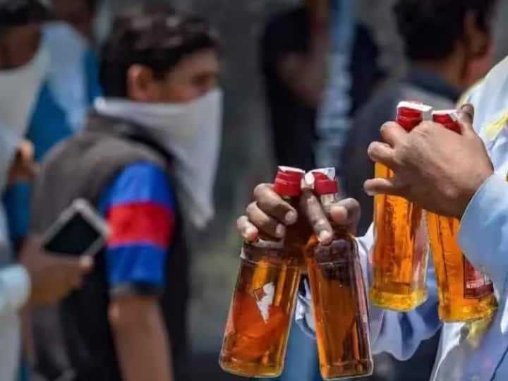 Delhi liquor sales broken Records on March 6 before Holi 2023 ann Delhi Record Liquor Sale: होली पर शराब बिक्री के टूटे रिकॉर्ड, सिर्फ 6 मार्च को इतने करोड़ की हुई बिक्री  