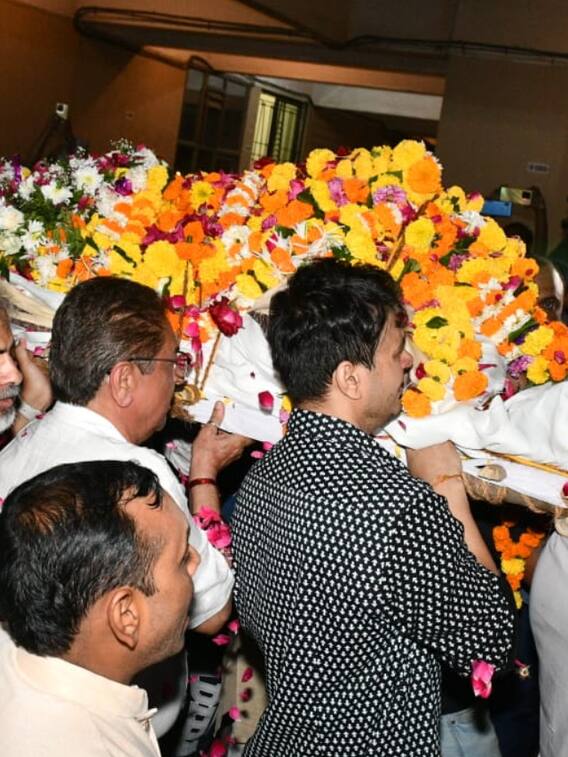 Celebs Arrive To Pay Last Respects To Satish Kaushik