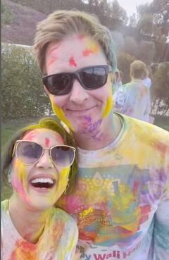 Holi 2023: प्रीति जिंटा ने विदेश में प्रियंका चोपड़ा संग खेली होली, एक-दूसरे को खूब लगाया रंग-गुलाल, सामने आईं तस्वीरें