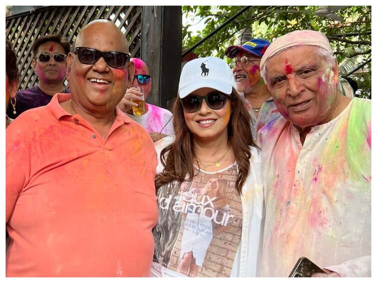 Satish Kaushik's Last Tweet Was From Holi Party At Javed Akhtar's Residence: 'Colourful Happy Fun' Satish Kaushik's Last Tweet Was From Holi Party At Javed Akhtar's Residence: 'Colourful Happy Fun'