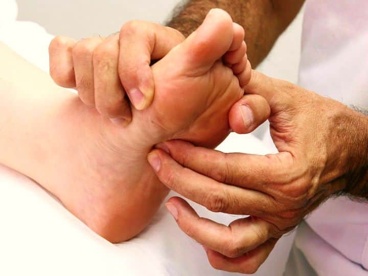 Swelling Feet Could Be Warning Sign Of Kidney Disease पैरों में रहती है सूजन, तो तुरंत करा लें ये दो जरूरी जांच, वरना बढ़ती चली जाएगी किडनी की बीमारी
