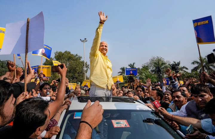आता अंमलबजावणी संचालनालयाने म्हणजेच ईडीने मनिष सिसोदिया यांना अटक केली आहे.