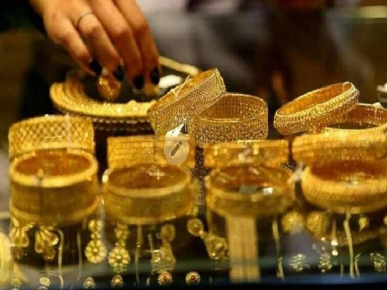 Gold Silver Rate Today are down but retail prices surging to local demand increase Gold Silver Rate:  सोना-चांदी आज यहां हुए सस्ते, आपके लिए कम पैसों में खरीदारी का मौका