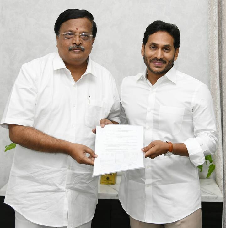 జగన్ నుంచి బి ఫారం అందుకున్న వి.వి సూర్యనారాయణ రాజు పెన్మత్స