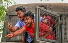 SFI Protest: ছাত্র আন্দোলনে ধুন্ধুমার, সব বাধা পেরিয়ে রাজ্য বিধানসভার গেটে SFI