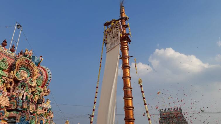 Tiruvarur news Flag hoisting on the occasion of Azhitherot ceremony of Thyagaraja Swamy Temple in Tiruvarur TNN திருவாரூர்: உலகப் புகழ் பெற்ற ஆழி தேரோட்டத்தை முன்னிட்டு கொடியேற்றம் - பக்தர்கள் சாமி தரிசனம்